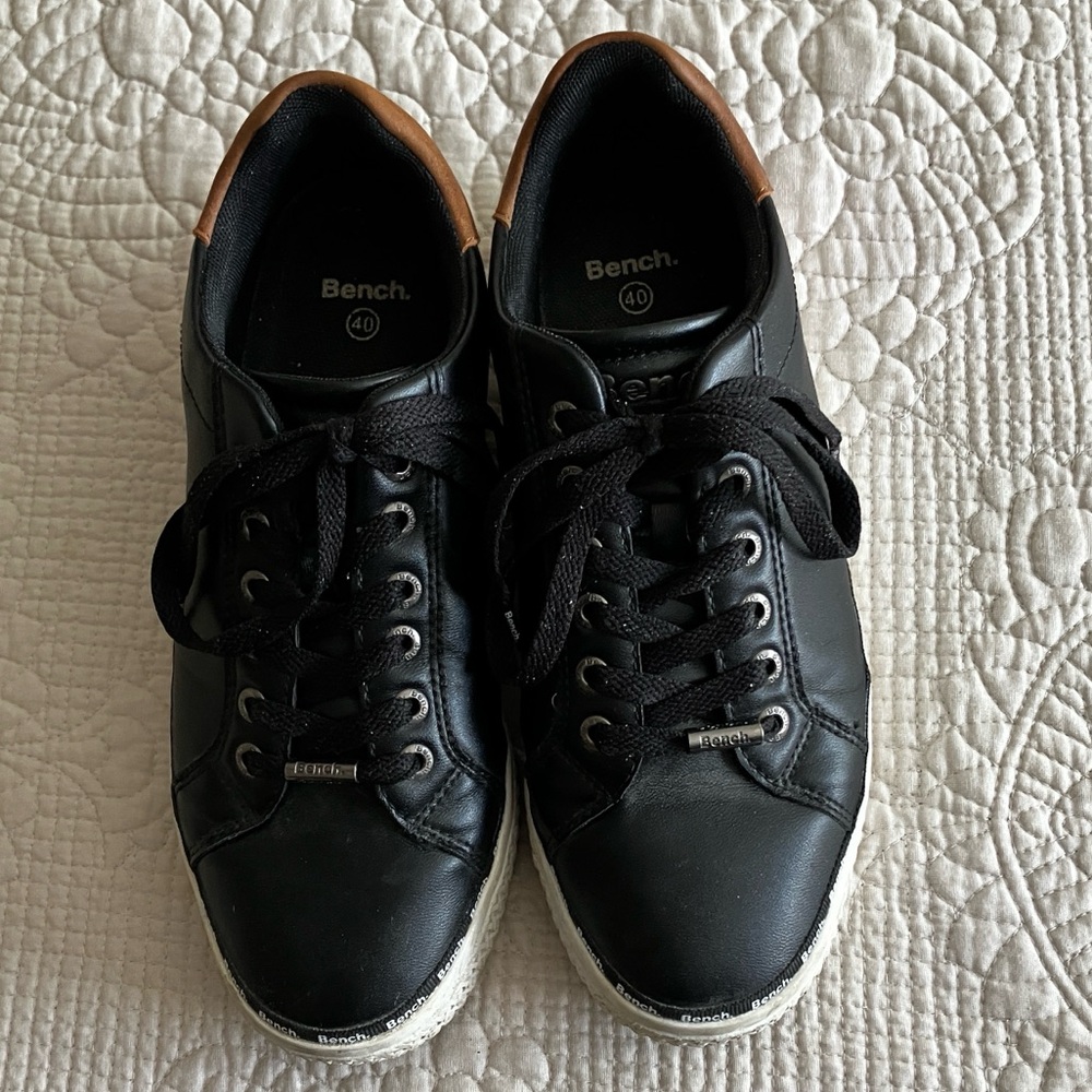 Bench black leather lace up sneakers